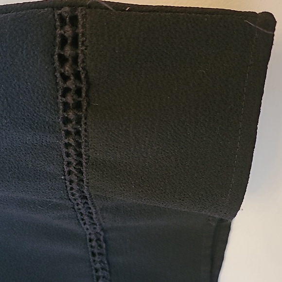 Cap sleeved crepe top - Picture 3 of 5